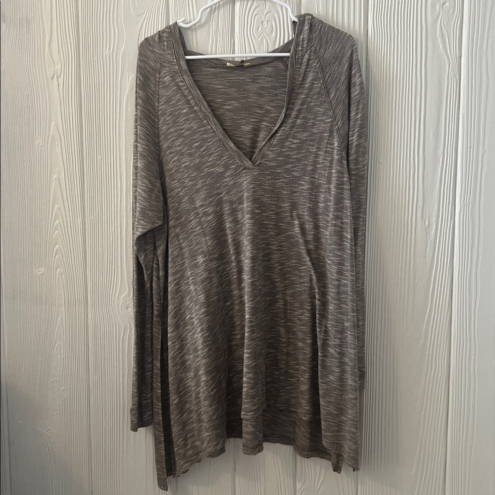 Gray V-Neck Long Sleeve Top